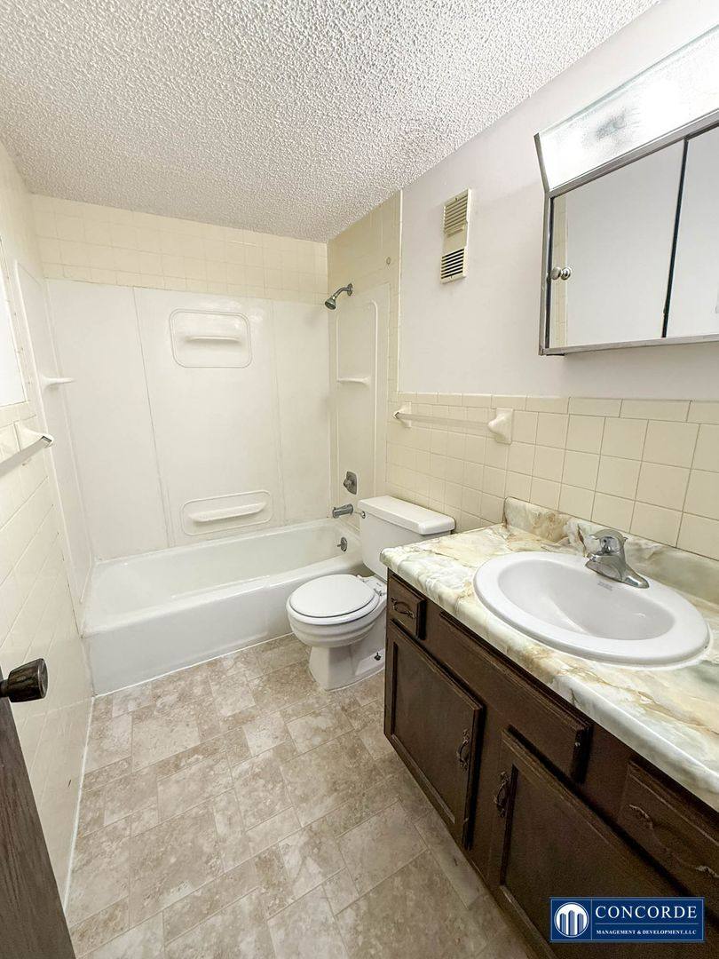 1641 Sumner St, Lincoln, NE 68502 - Apartment for Rent - Image 5