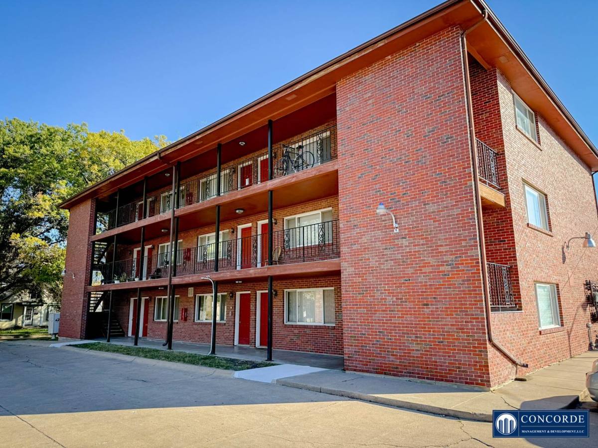 1641 Sumner St, Lincoln, NE 68502 - Apartment for Rent - Image 1