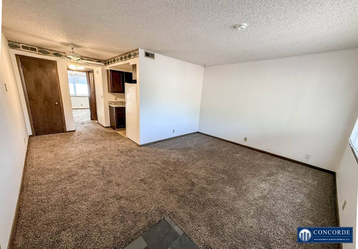 1641 Sumner St, Lincoln, NE 68502 - Apartment for Rent - Image 2