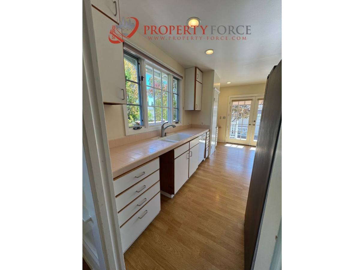 1301 Sanchez Ave, Burlingame, CA 94010 - House for Rent - Image 9