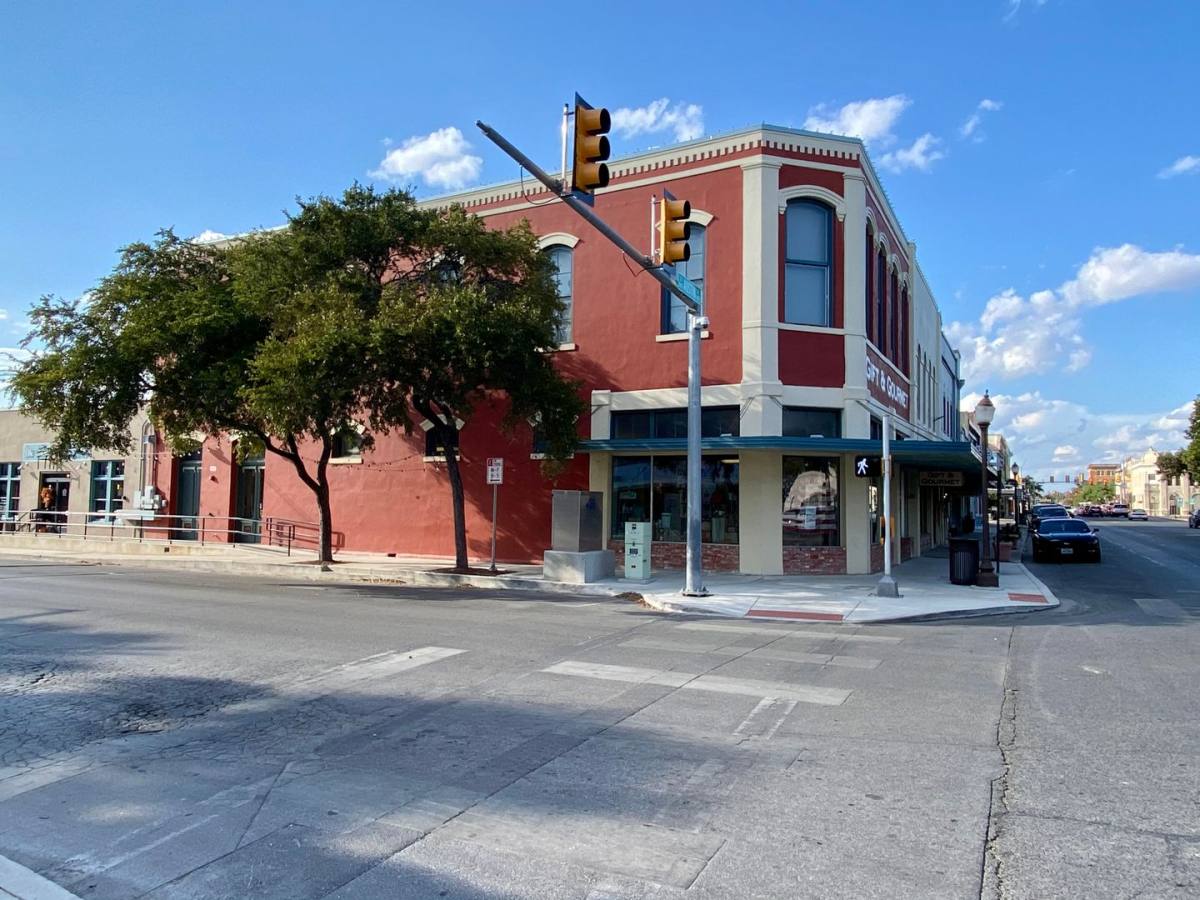 104 W Nolte #C, Seguin, TX 78155 - Apartment for Rent - Image 1