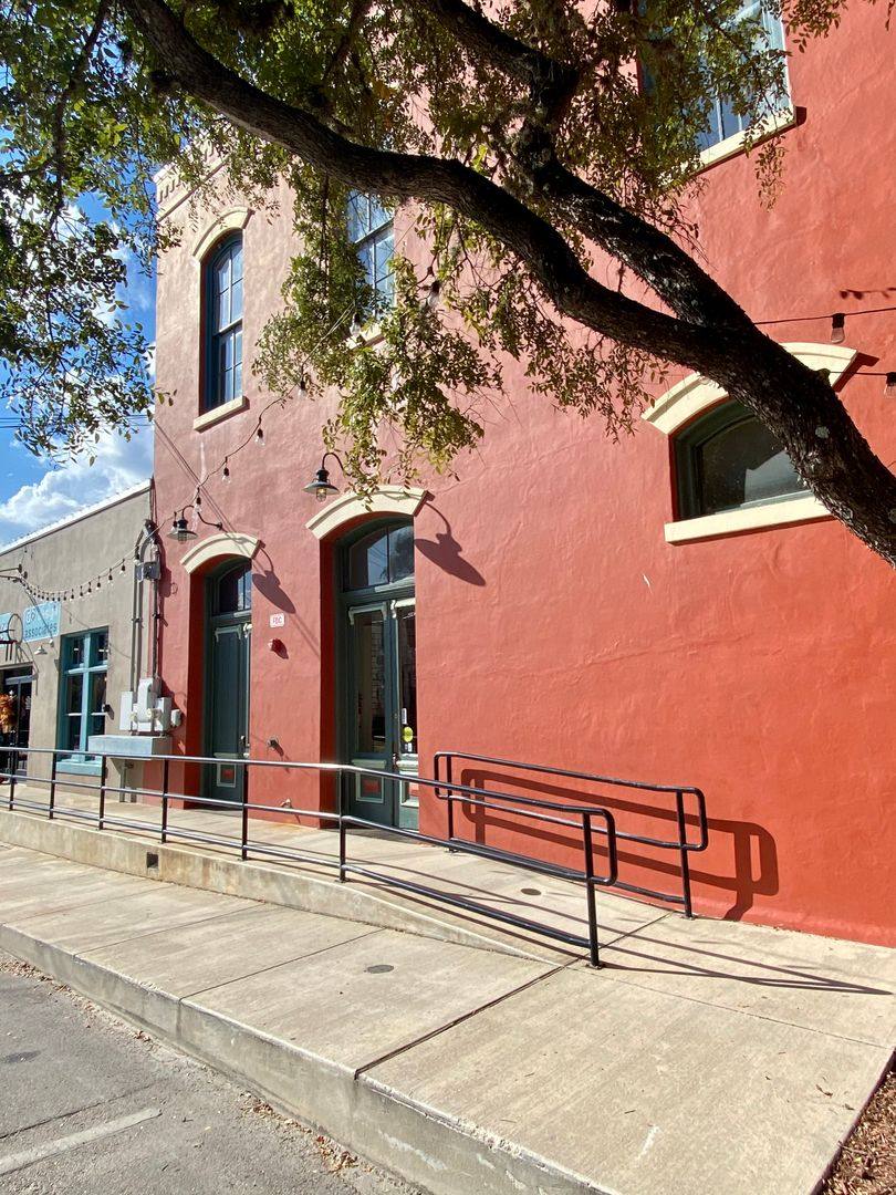 104 W Nolte #C, Seguin, TX 78155 - Apartment for Rent - Image 2