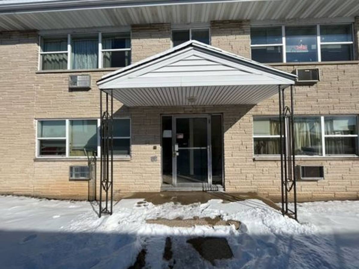 Apartment for rent at 1625 Randolph Rd, Janesville, WI 53545