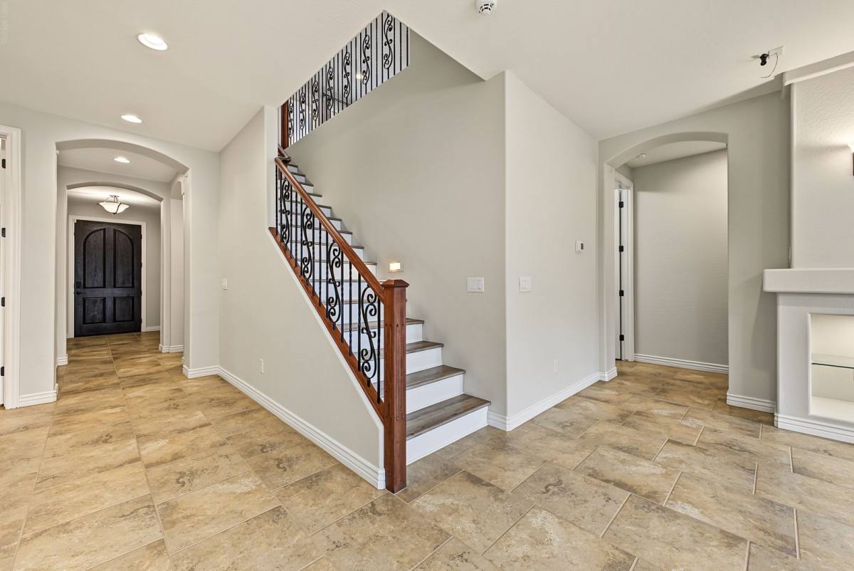 137 E Canyon Way, Chandler, AZ 85249 - House for Rent - Image 8