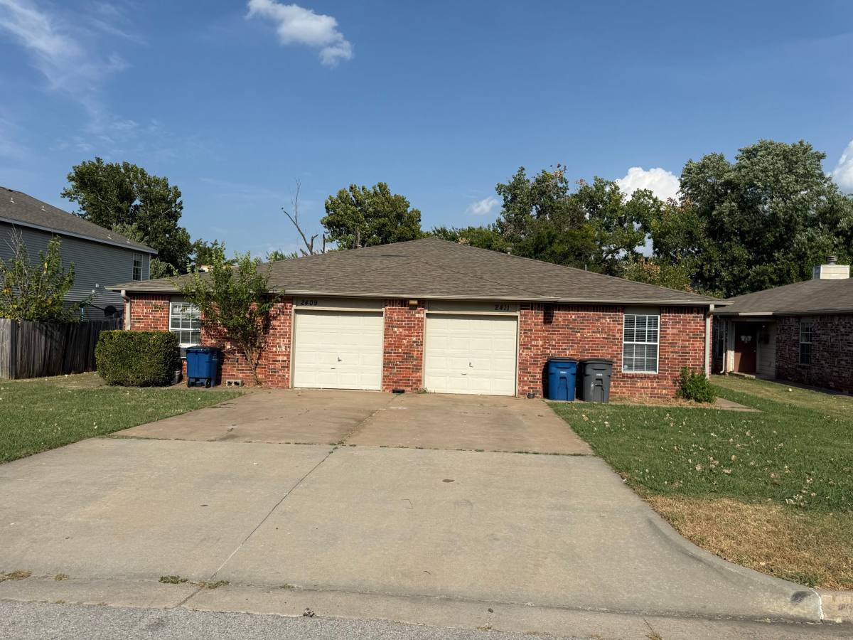 2411 S 91st Place E, Tulsa, OK 74129 - Townhouse for Rent - Image 2