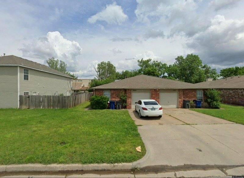 2411 S 91st Place E, Tulsa, OK 74129 - Townhouse for Rent - Image 1