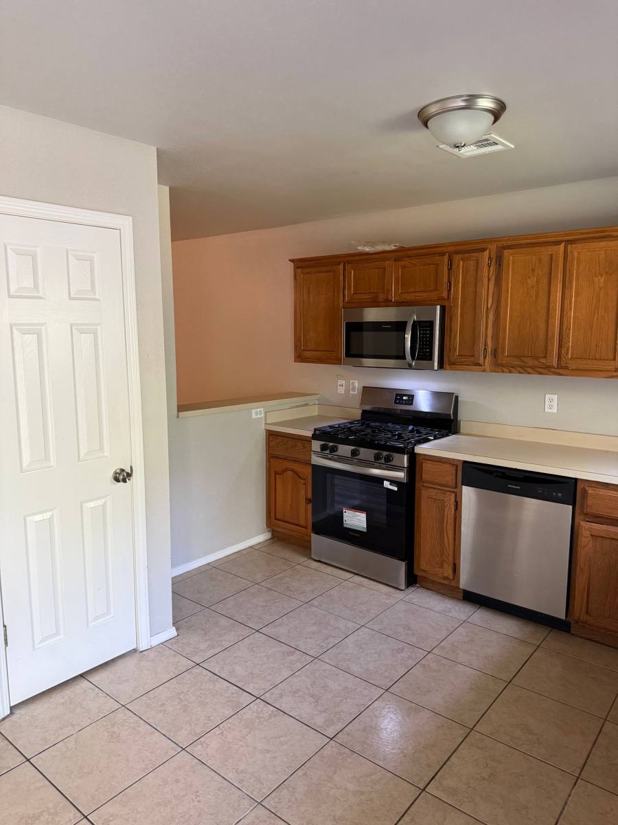 2411 S 91st Place E, Tulsa, OK 74129 - Townhouse for Rent - Image 6