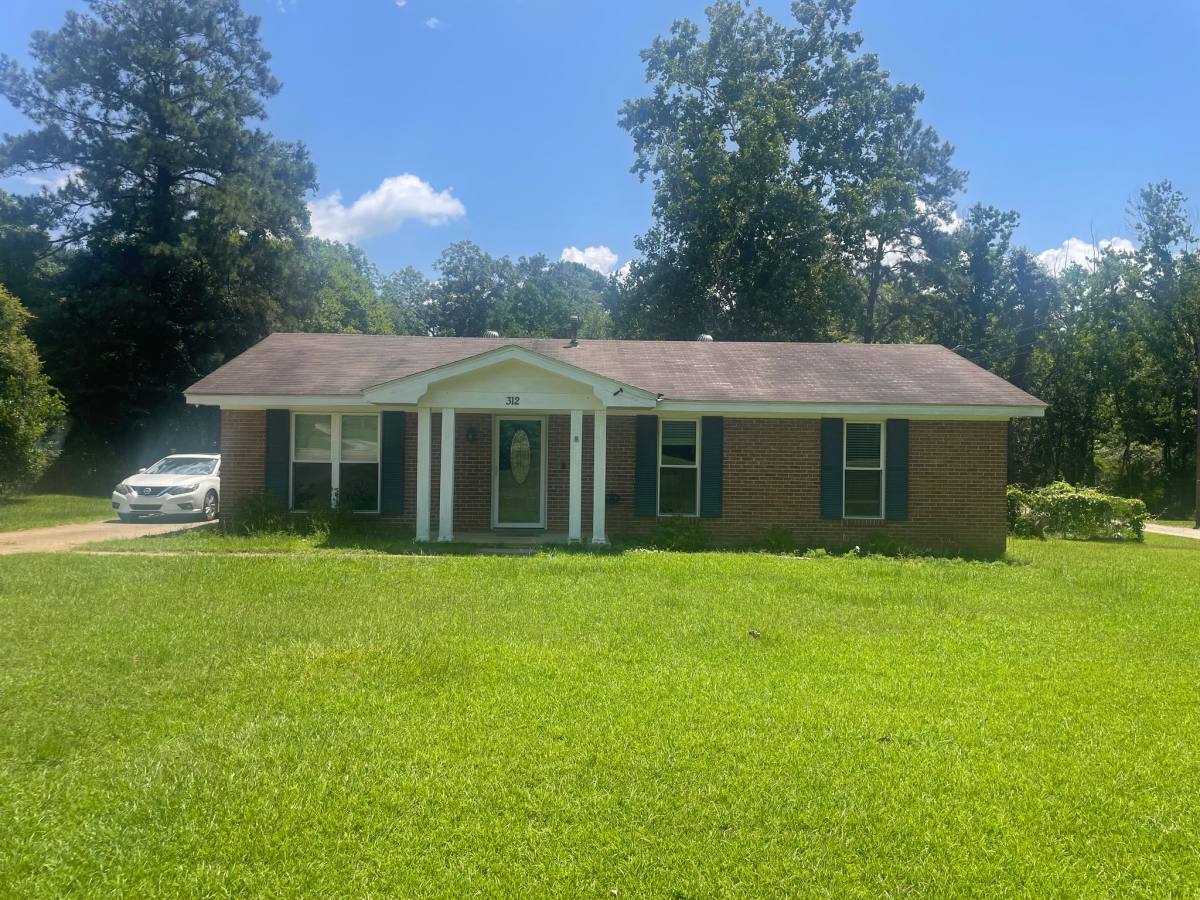 House for rent at 312 Kennedy Ave, Coosada, AL 36020