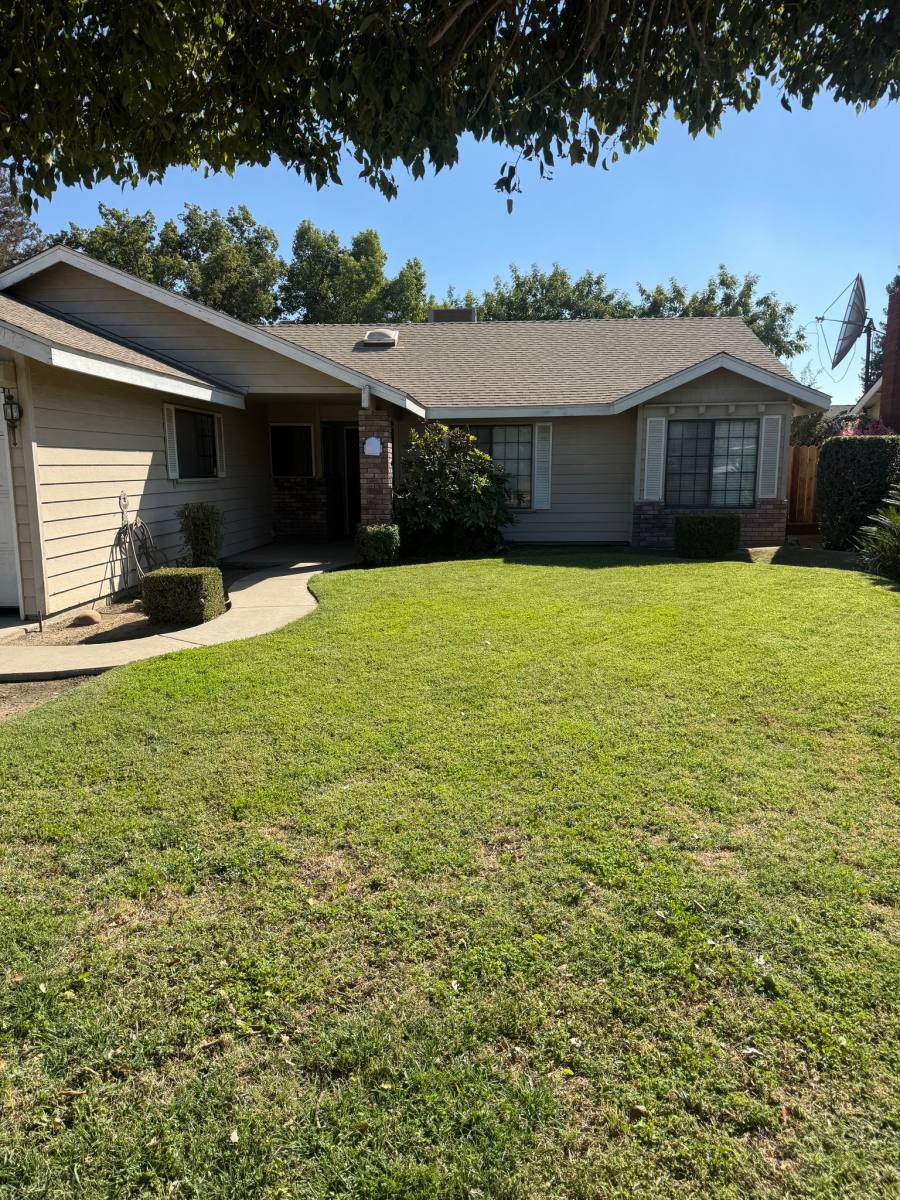 2033 Atlantic Ave, Tulare, CA 93274
