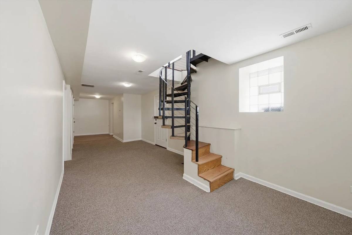 6735 S Eberhart Ave #1, Chicago, IL 60637 - Apartment for Rent - Image 8