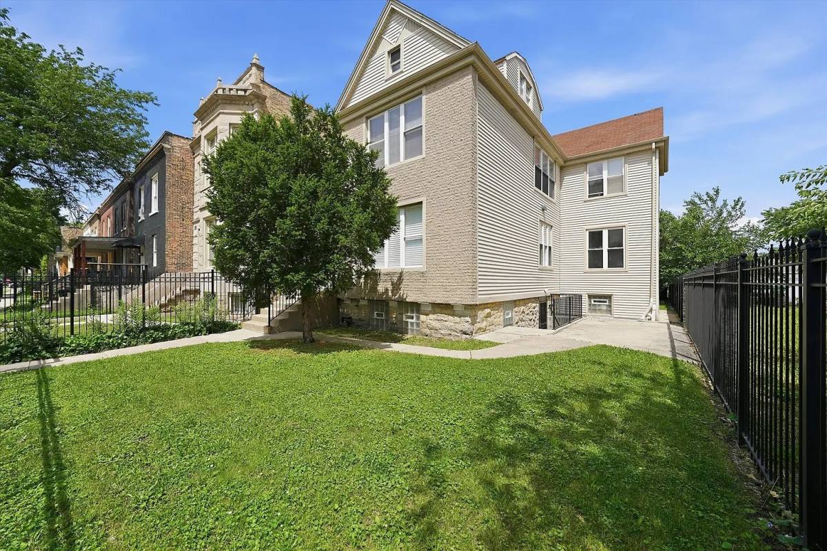 6735 S Eberhart Ave #1, Chicago, IL 60637 - Apartment for Rent - Image 3