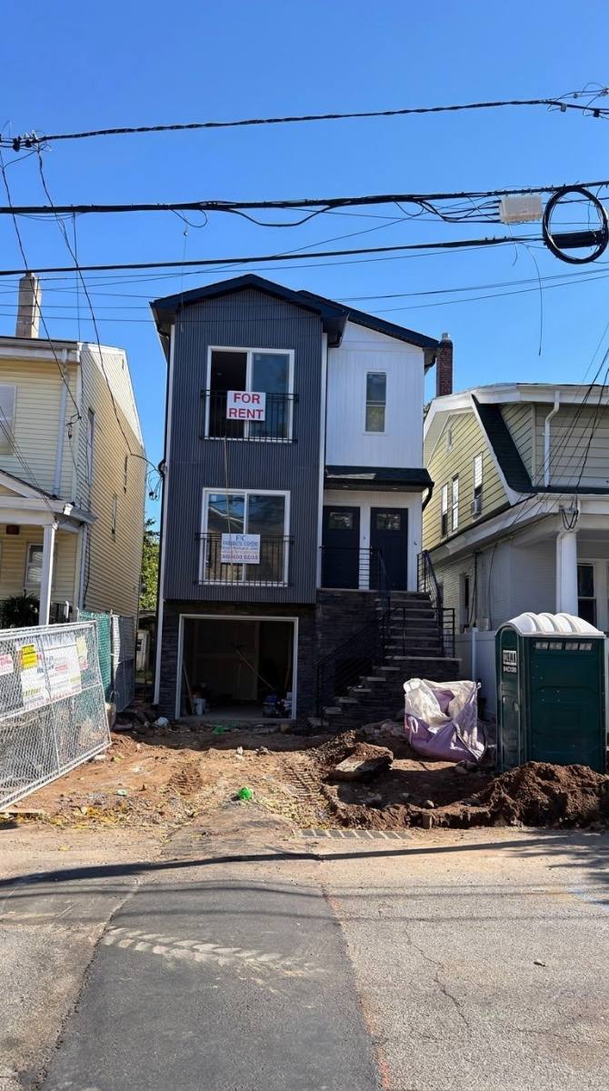 Townhouse for rent at 739 1/2 E 23rd St, Paterson, NJ 07504