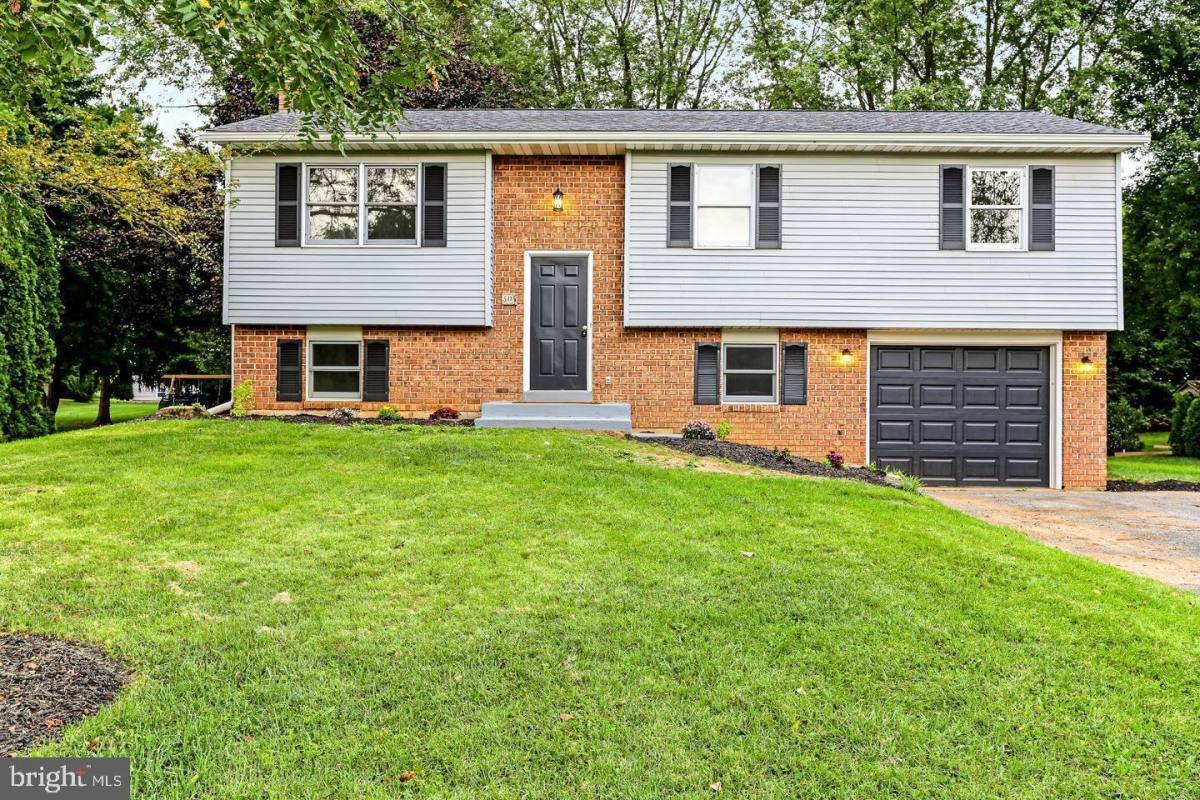 House for rent at 30 Buttonwood Dr, Lititz, PA 17543