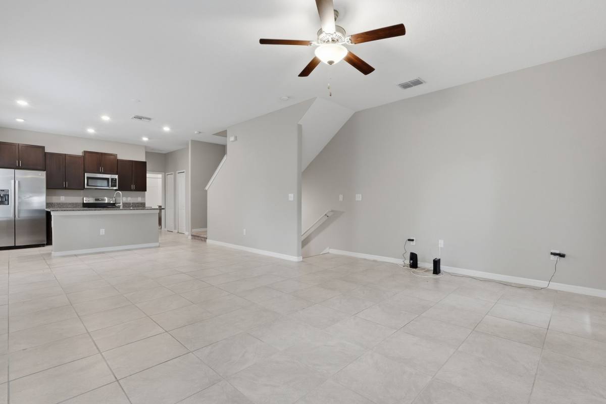 4424 Tuscan Loon Dr, Tampa, FL 33619 - Townhouse for Rent - Image 3