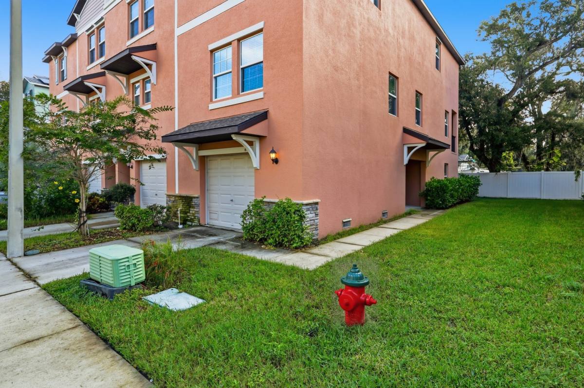 4424 Tuscan Loon Dr, Tampa, FL 33619 - Townhouse for Rent - Image 1