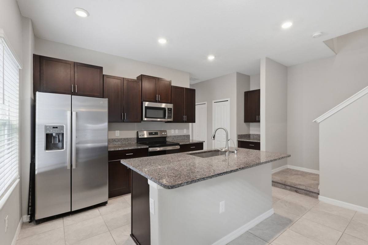4424 Tuscan Loon Dr, Tampa, FL 33619 - Townhouse for Rent - Image 2