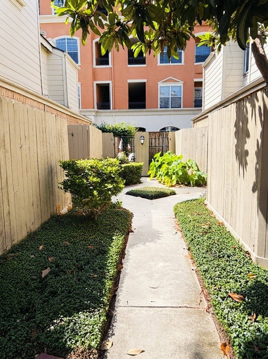 Townhouse for rent at 1829 Augusta Dr #20, Houston, TX 77057