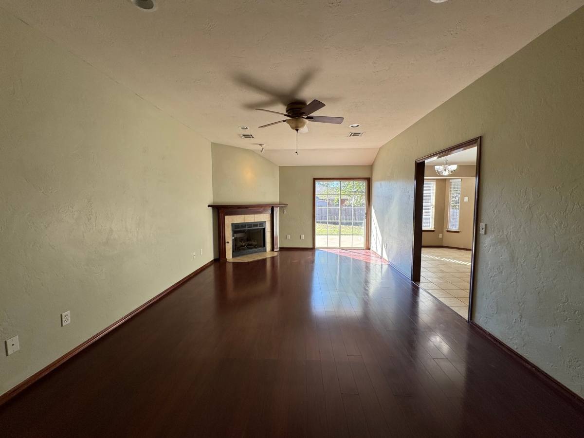 624 NW 20th, Moore, OK 73160 - House for Rent - Image 2