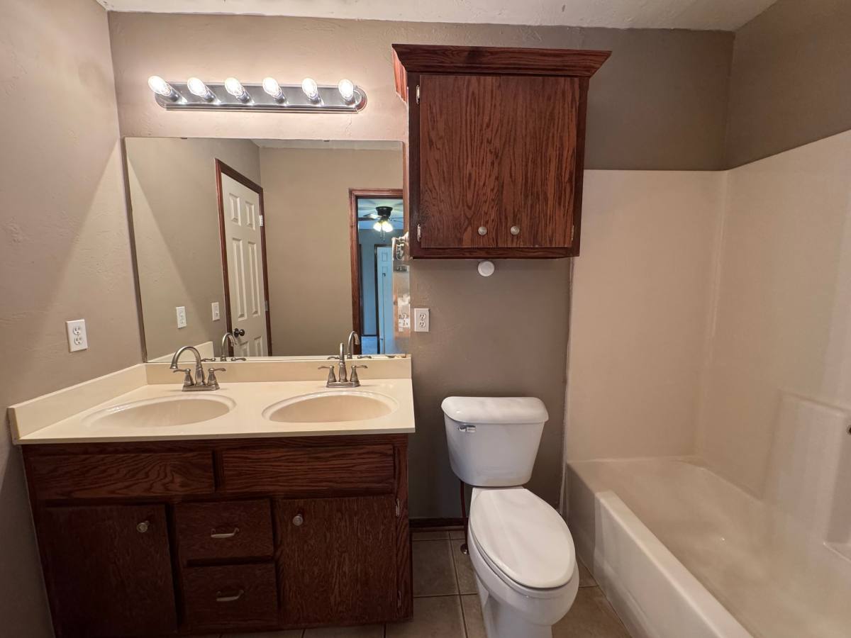 624 NW 20th, Moore, OK 73160 - House for Rent - Image 10