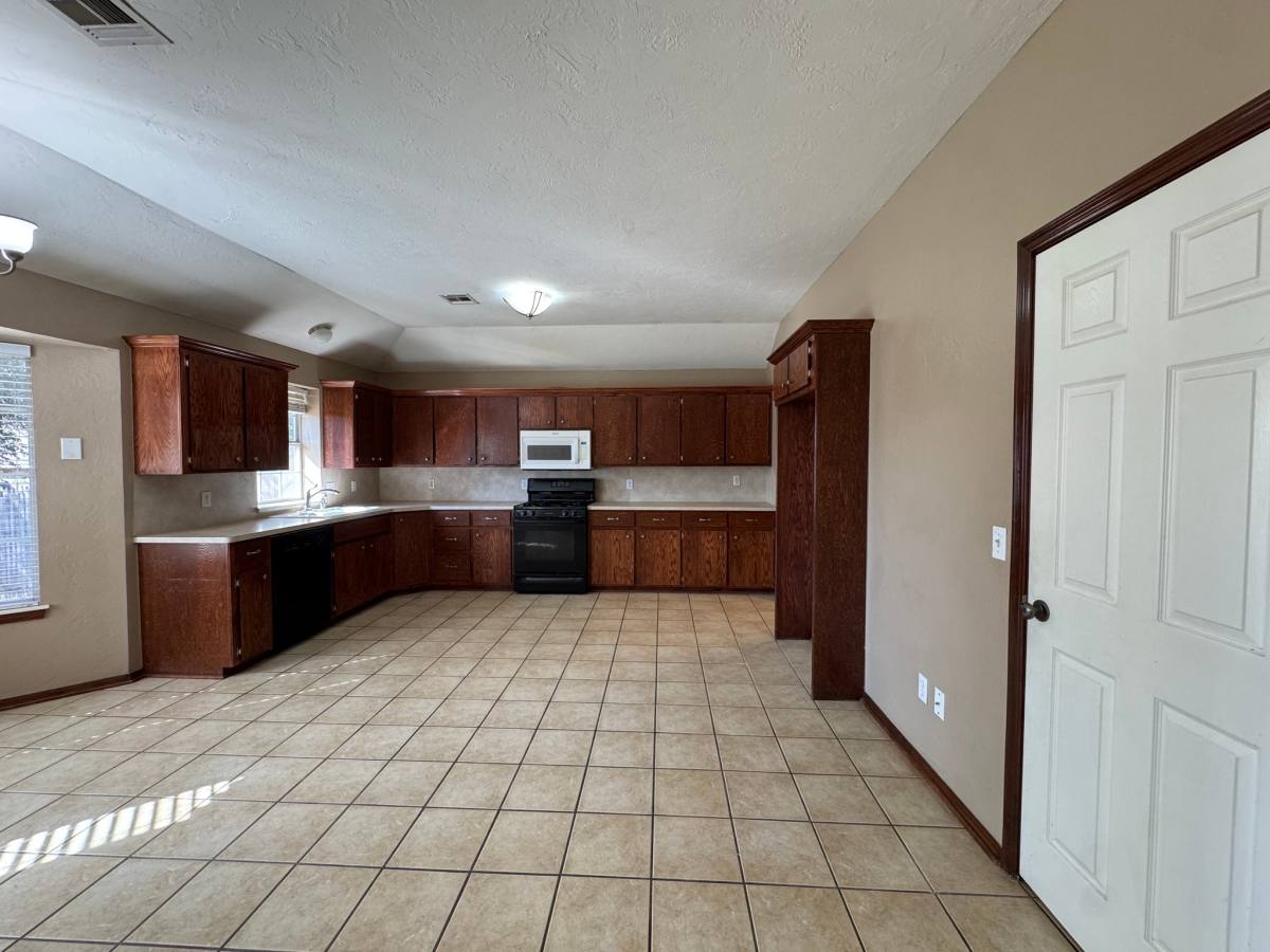 624 NW 20th, Moore, OK 73160 - House for Rent - Image 6