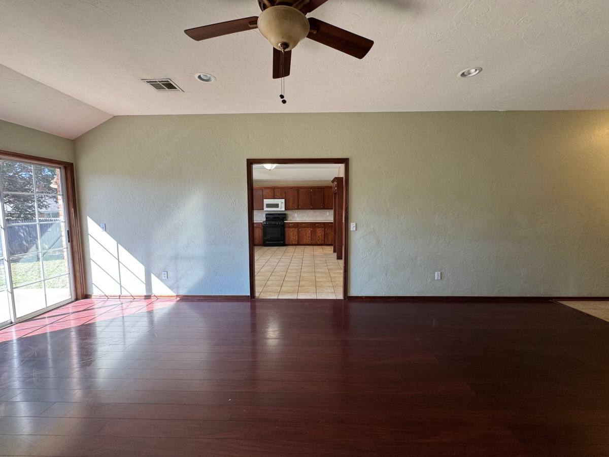 624 NW 20th, Moore, OK 73160 - House for Rent - Image 3