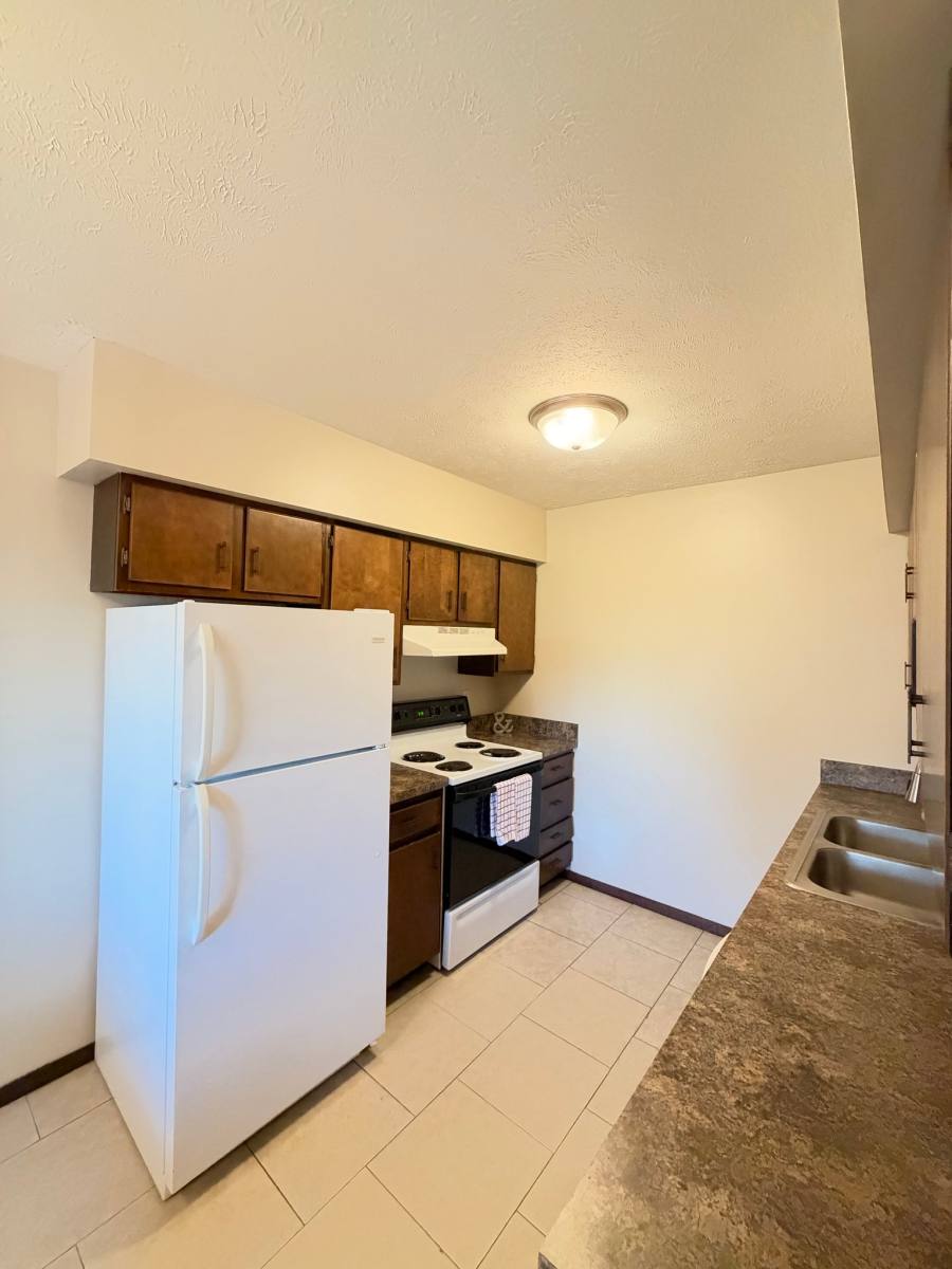 1840 Knox St #10, Lincoln, NE 68521 - Apartment for Rent - Image 3