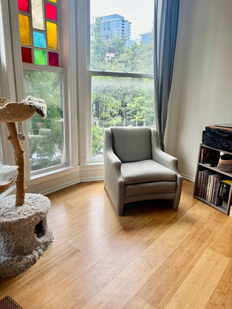 Apartment for rent at 104 W Oak St #2E, Chicago, IL 60610
