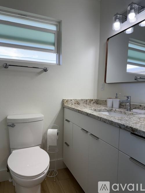 906 Harbor Dr S, Venice, FL 34285 - House for Rent - Image 8