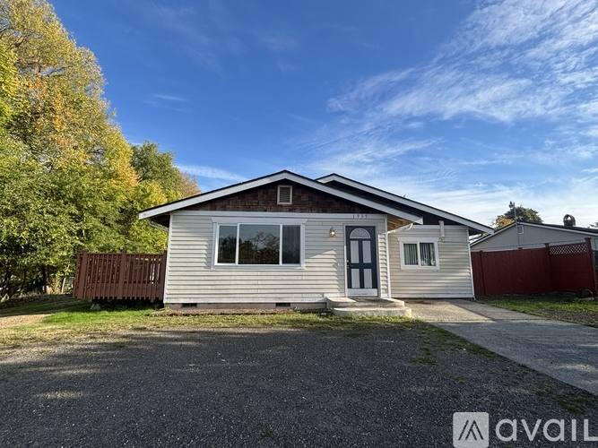 House for rent at 1935 Lincoln Ave SE, Port Orchard, WA 98366