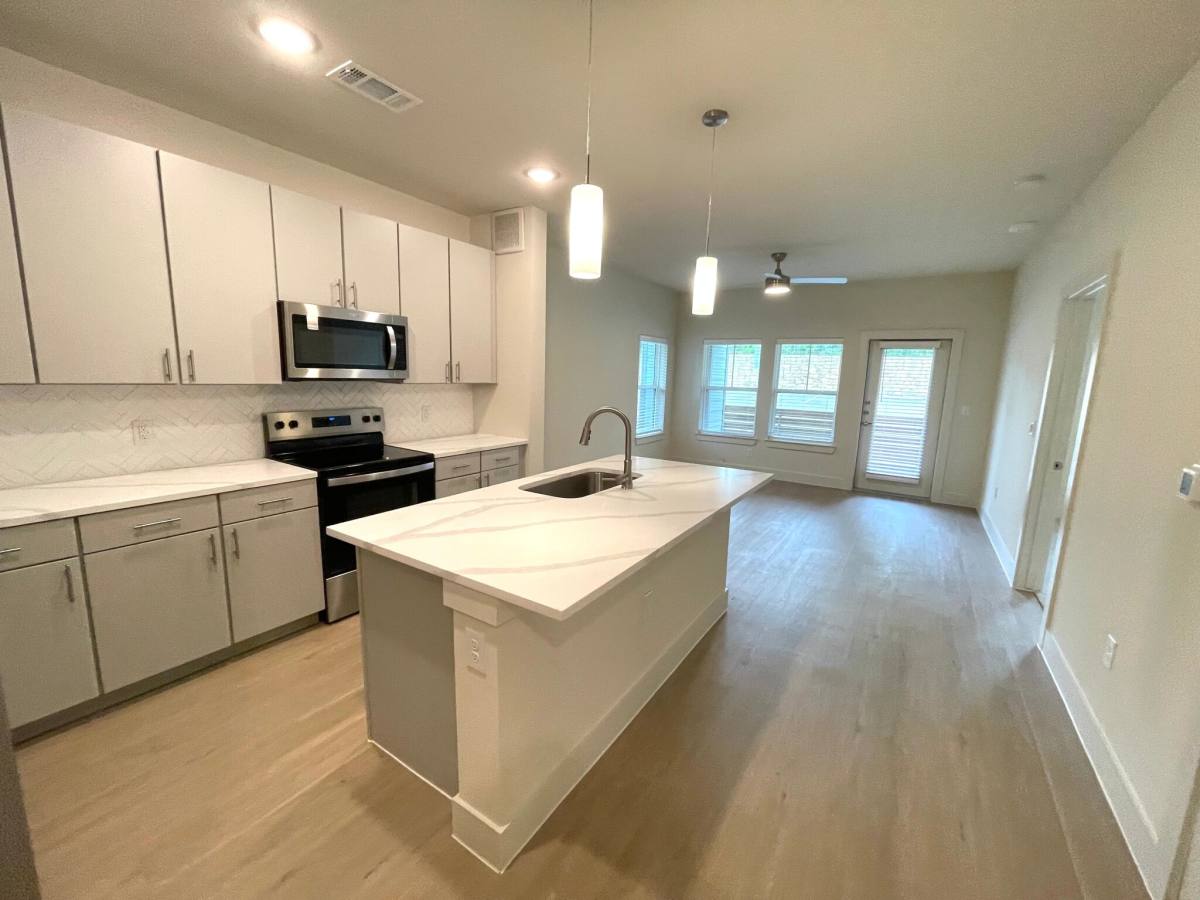 Apartment for rent at 1350 W Taylor St, Sherman, TX 75092