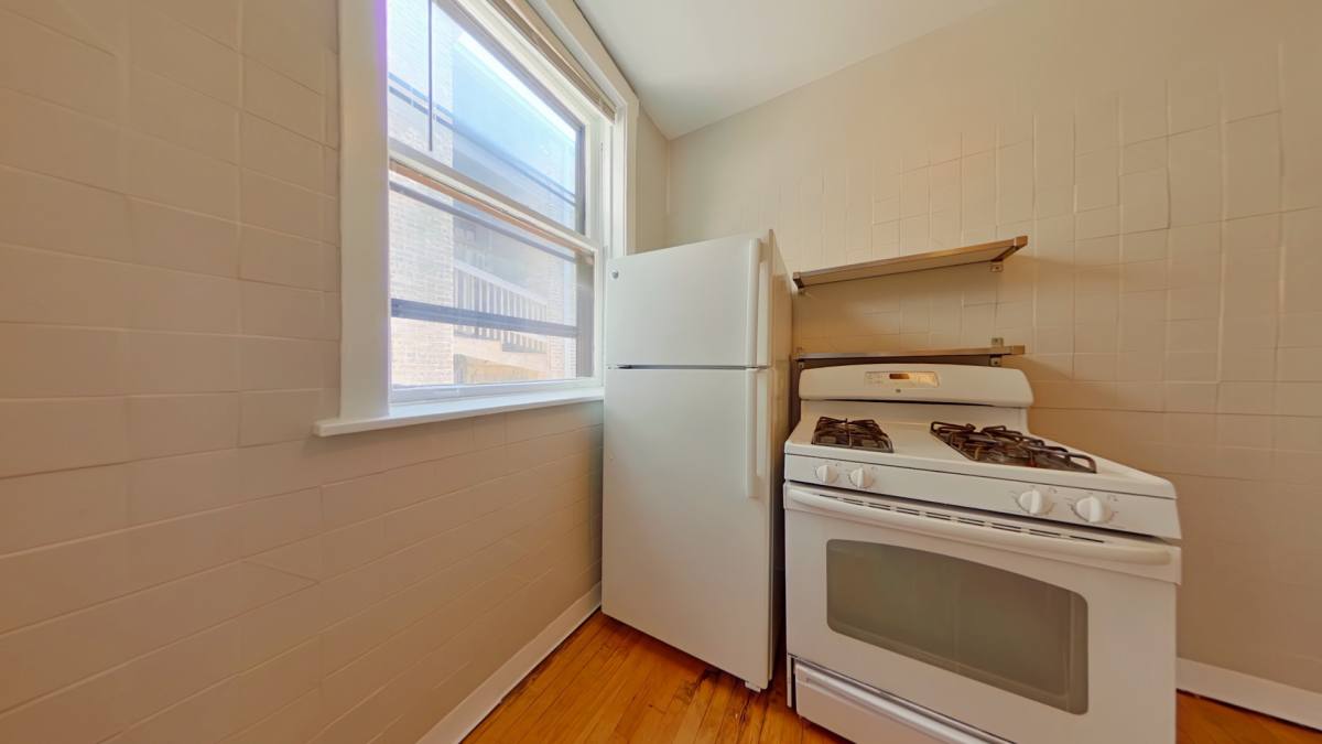 Apartment for rent at 1331 W Addison St #2A, Chicago, IL 60613