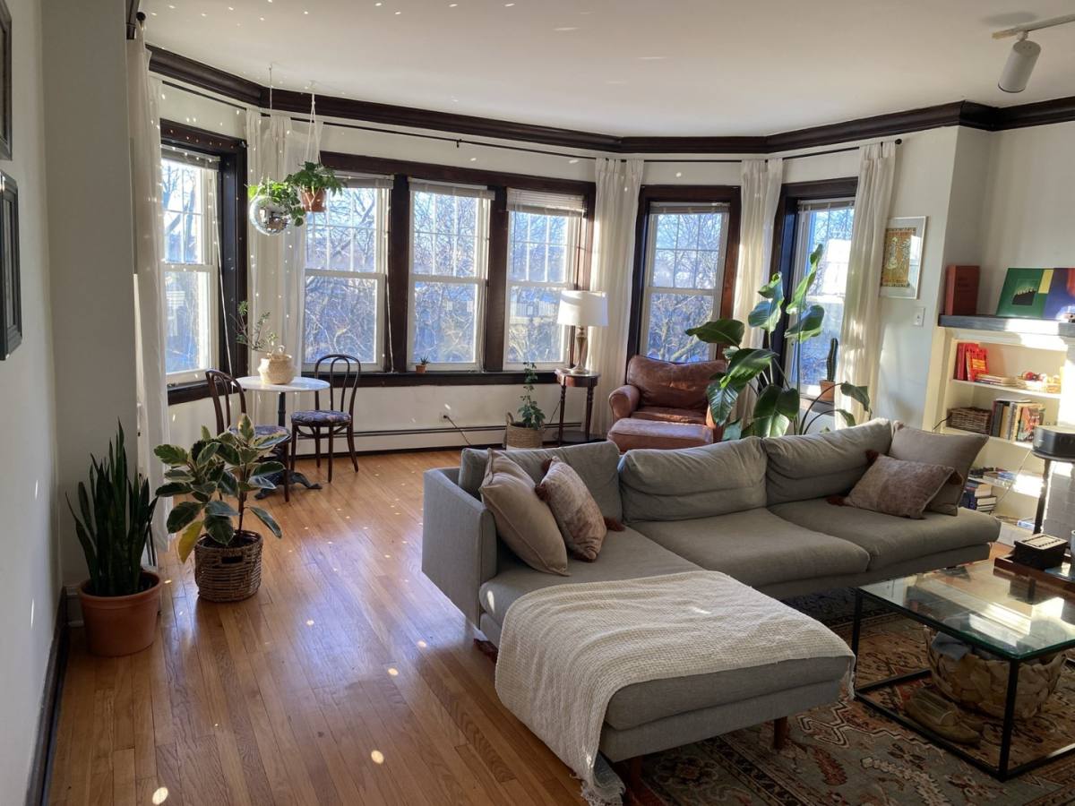 Apartment for rent at 1408 W Warner Ave #3W, Chicago, IL 60613