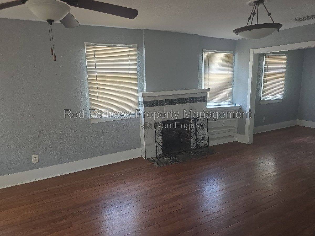 Apartment for rent at 1609 Poinsettia Ave, Fort Myers, FL 33901