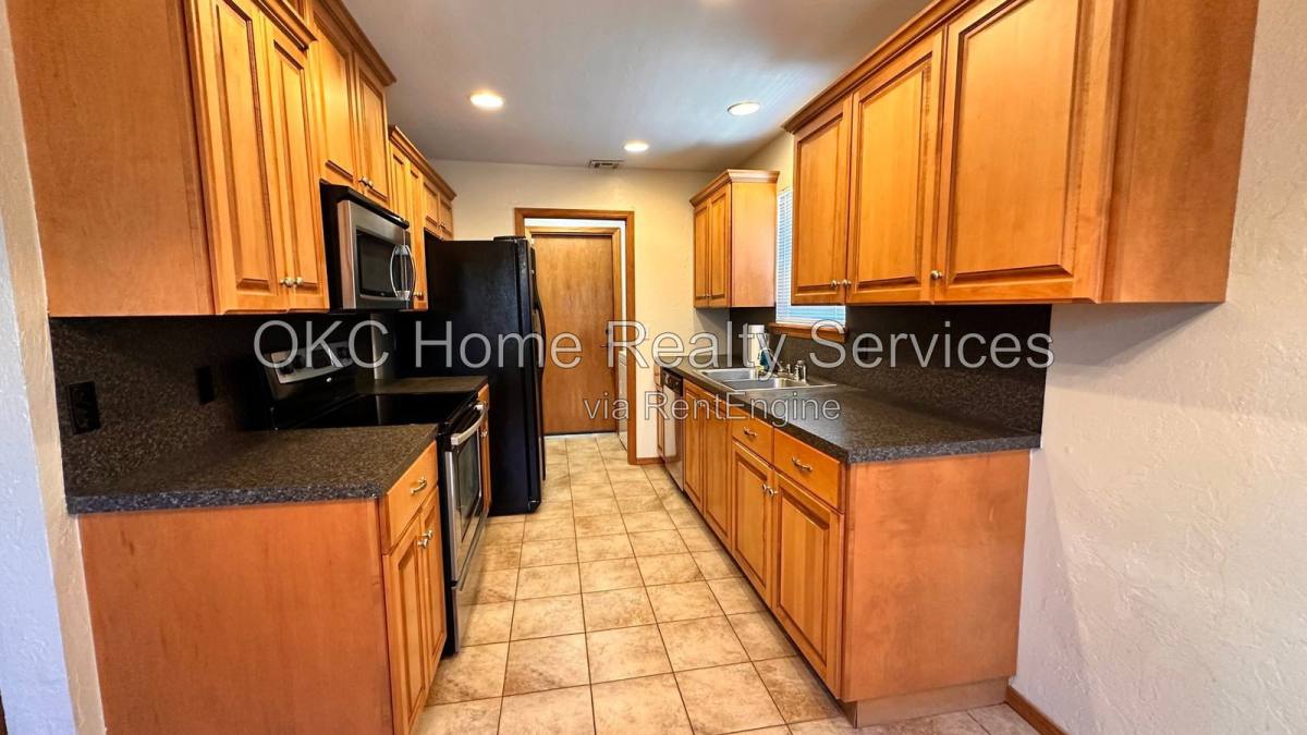 1105 SW 81st St, Oklahoma City, OK 73139 - House for Rent - Image 7
