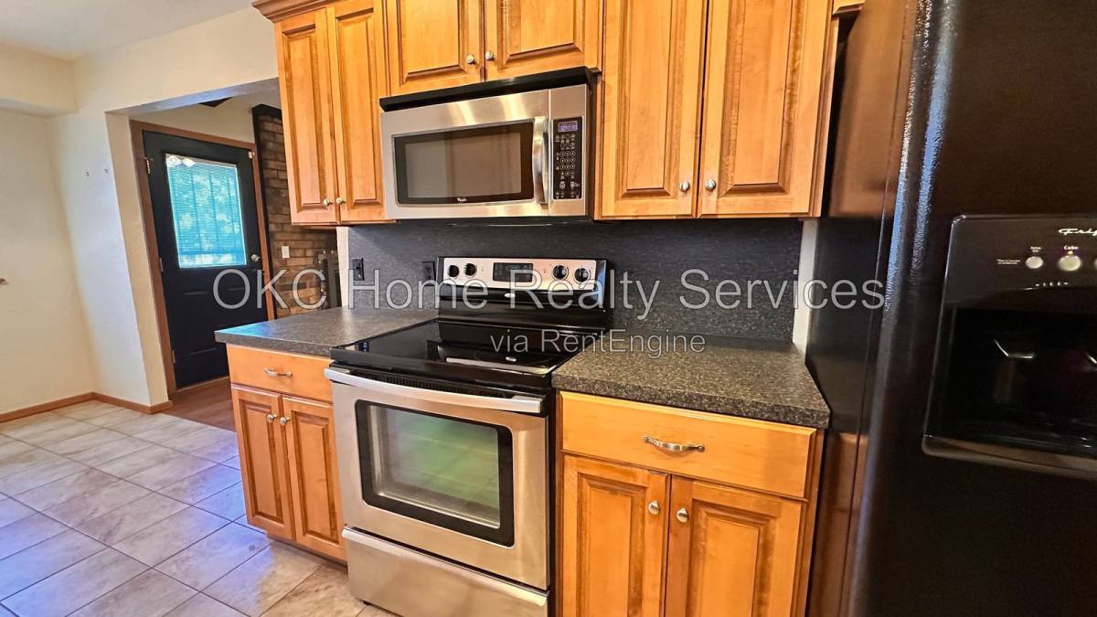 1105 SW 81st St, Oklahoma City, OK 73139 - House for Rent - Image 9
