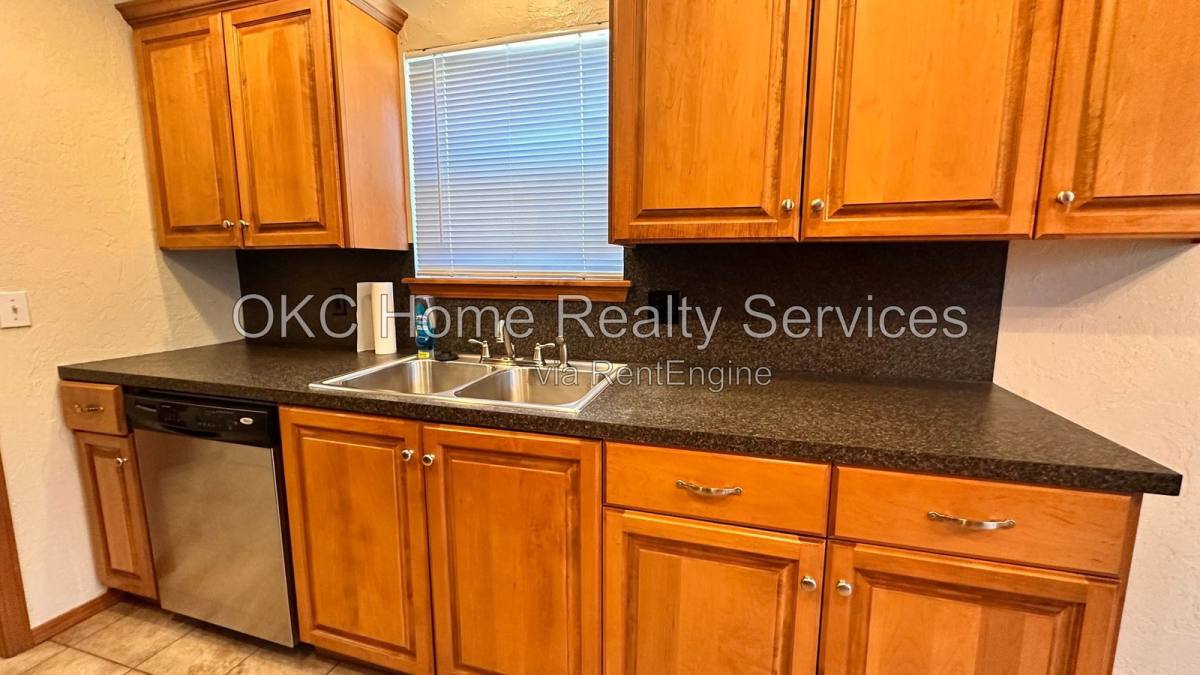 1105 SW 81st St, Oklahoma City, OK 73139 - House for Rent - Image 8