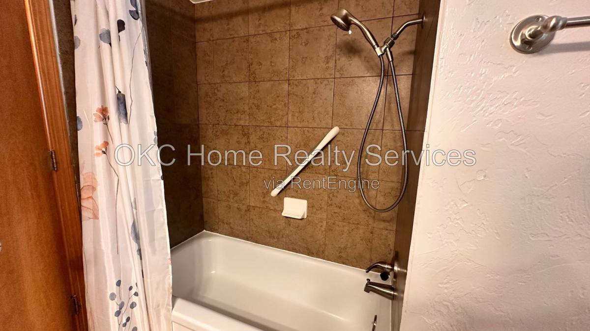 1105 SW 81st St, Oklahoma City, OK 73139 - House for Rent - Image 16