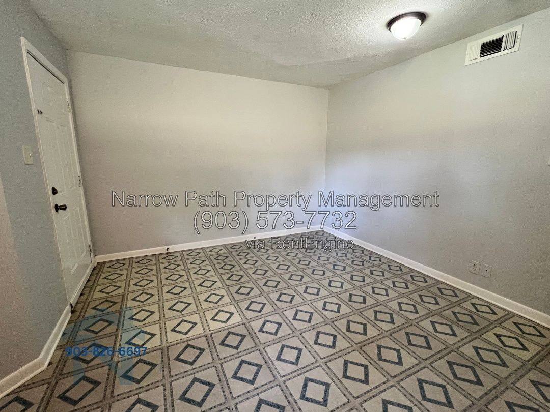 301 Pine Wilderness Dr #B2, Queen City, TX 75572 - Apartment for Rent - Image 3