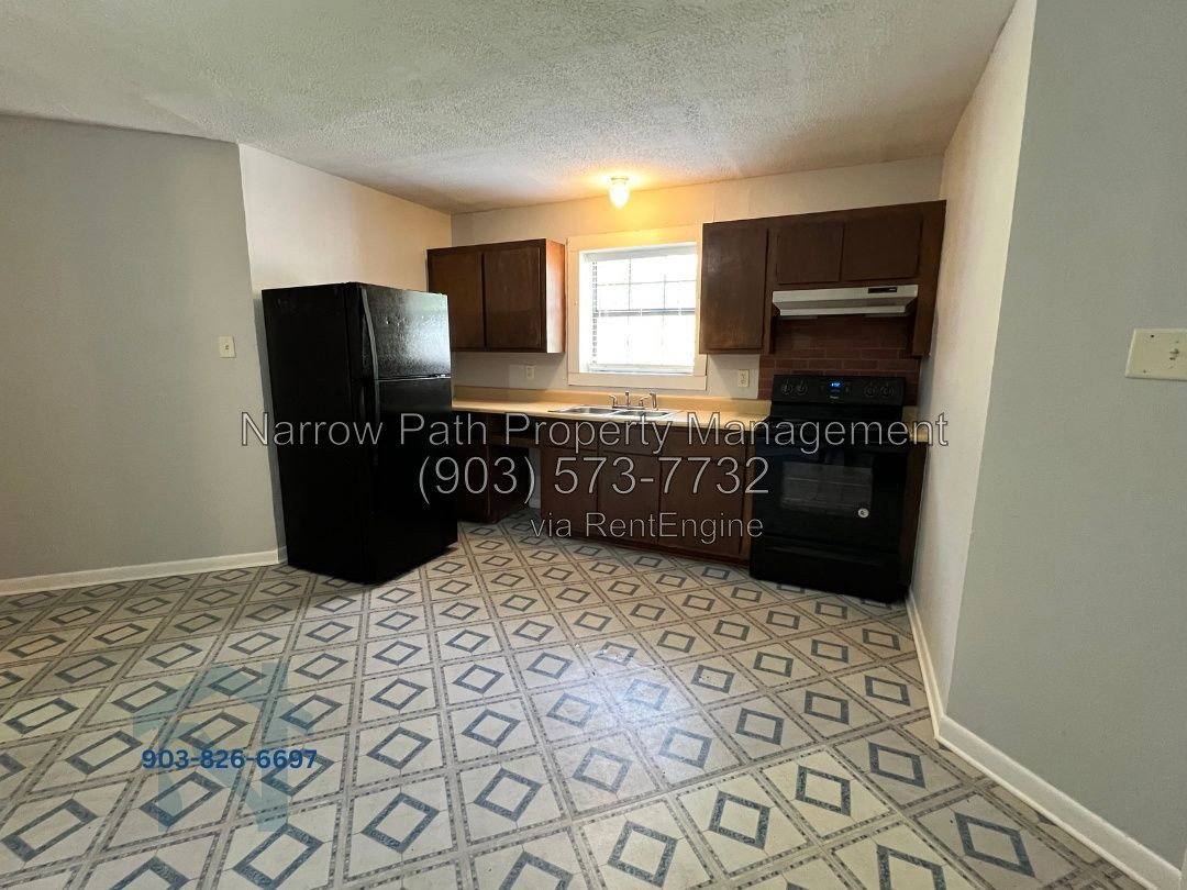 301 Pine Wilderness Dr #B2, Queen City, TX 75572 - Apartment for Rent - Image 1