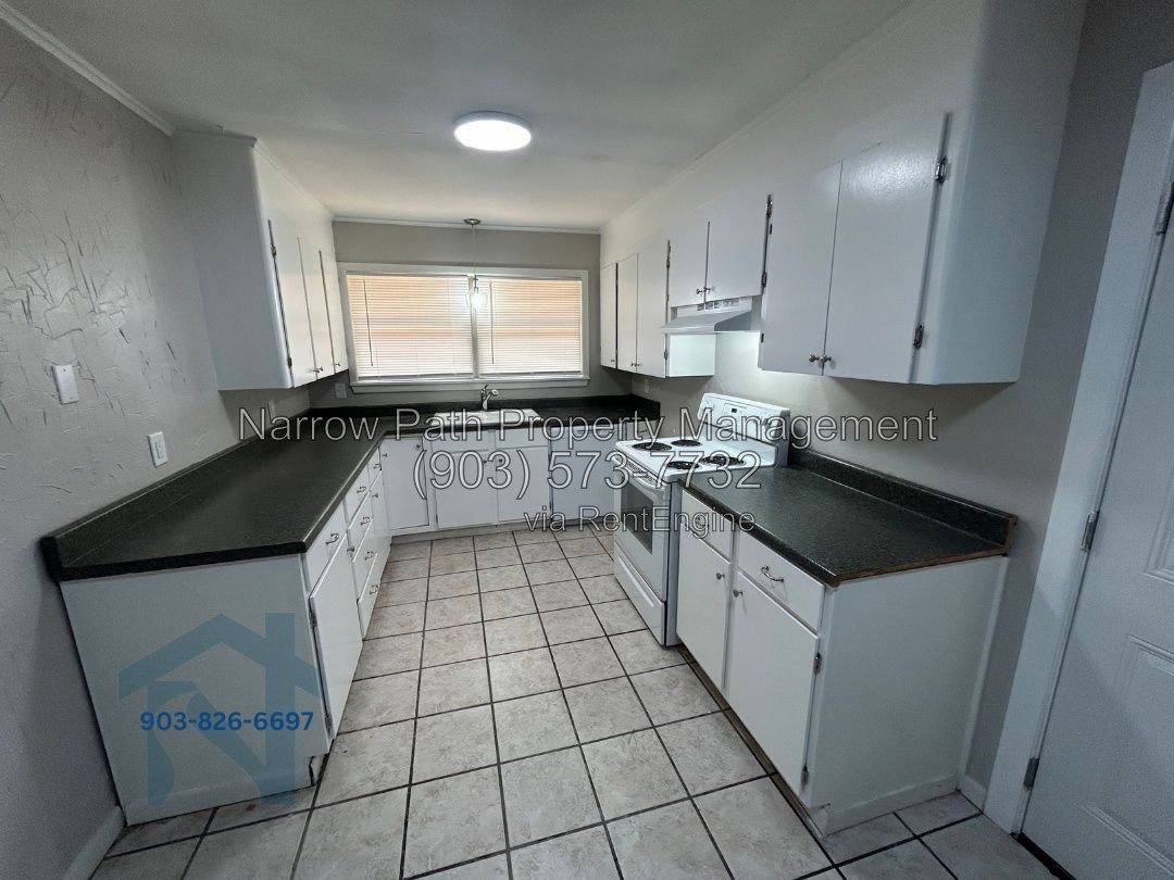 817 Caver St, Atlanta, TX 75551 - House for Rent - Image 2