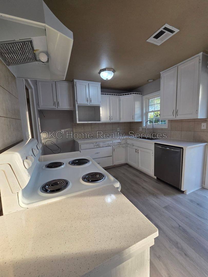 100 S Dallas Ave, Moore, OK 73160 - House for Rent - Image 7