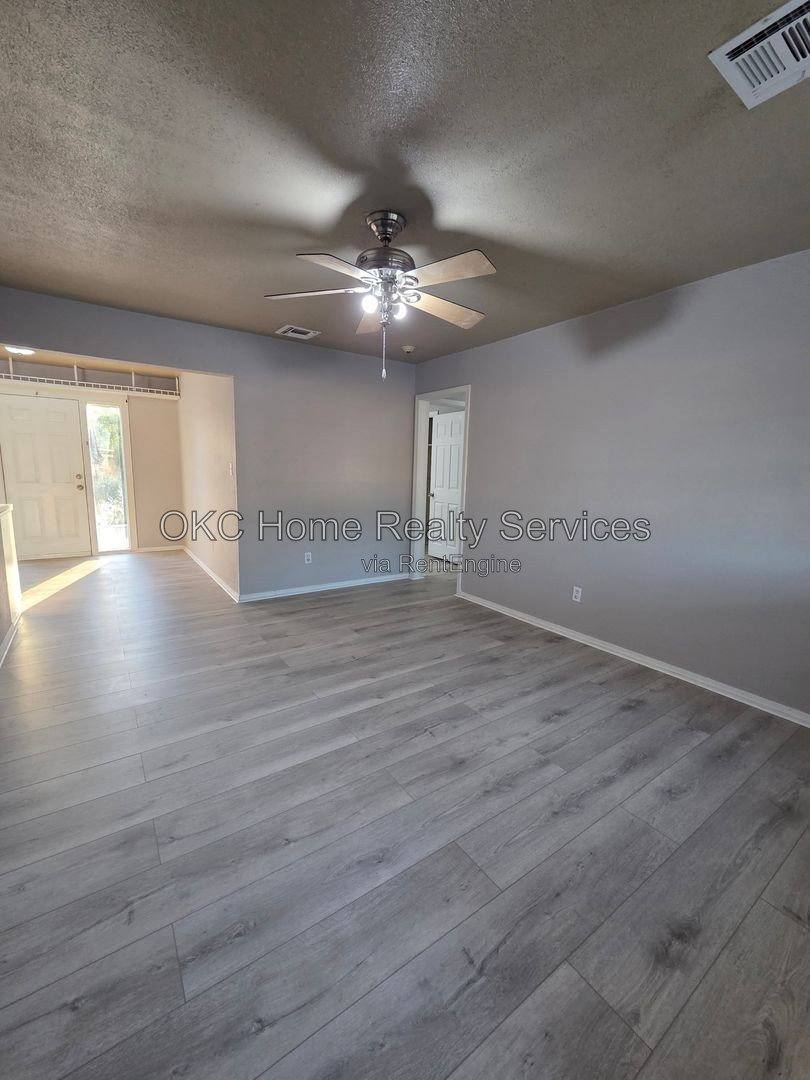 100 S Dallas Ave, Moore, OK 73160 - House for Rent - Image 3
