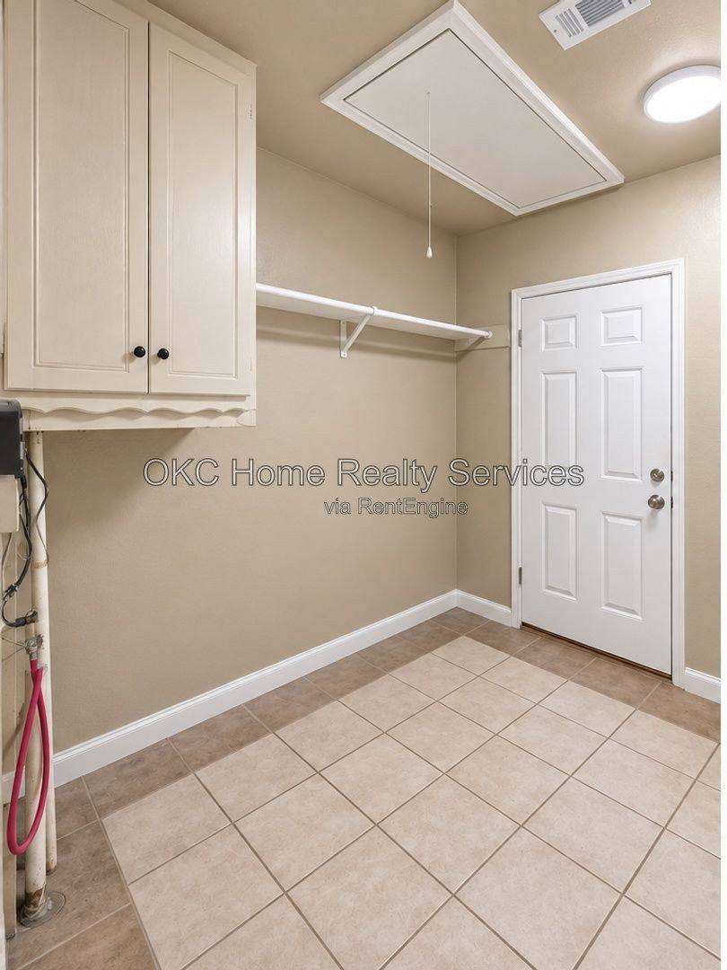 100 S Dallas Ave, Moore, OK 73160 - House for Rent - Image 16