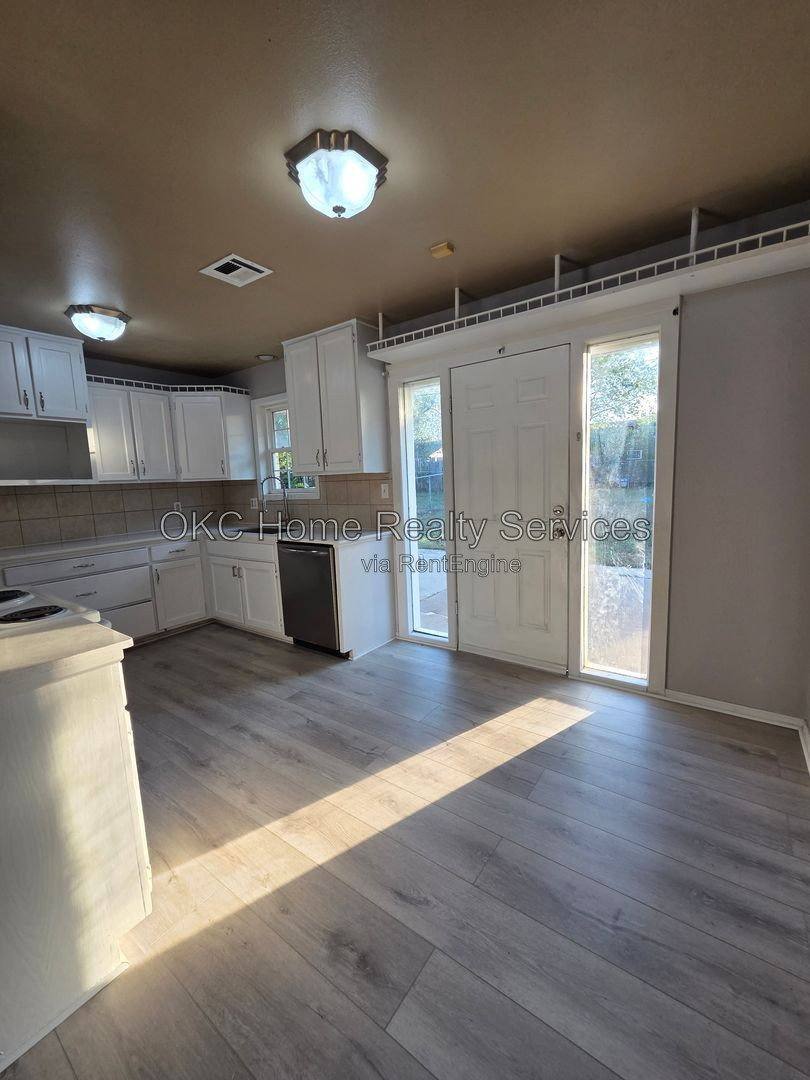 100 S Dallas Ave, Moore, OK 73160 - House for Rent - Image 5