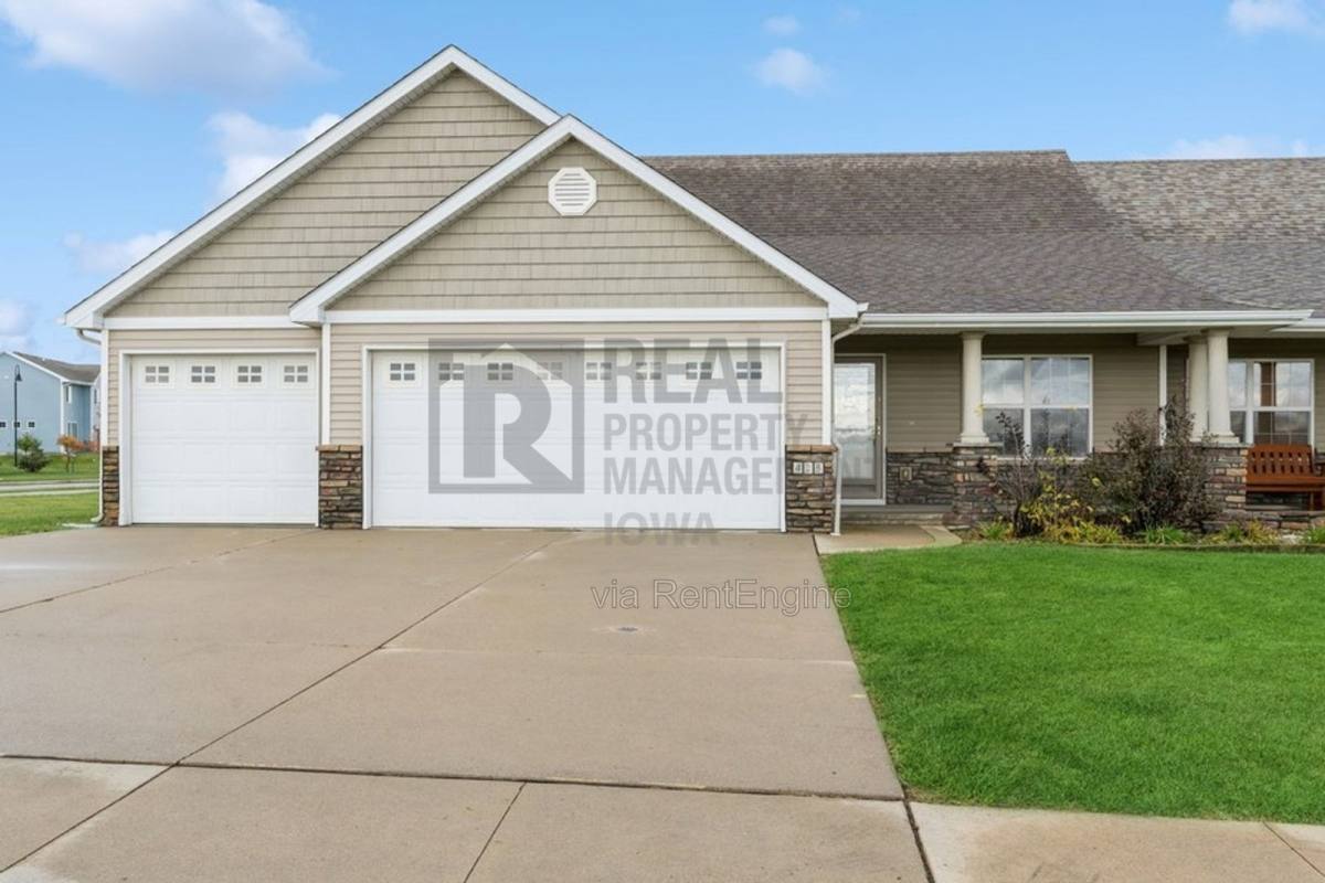 Townhouse for rent at 425 Wright Rd, Norwalk, IA 50211