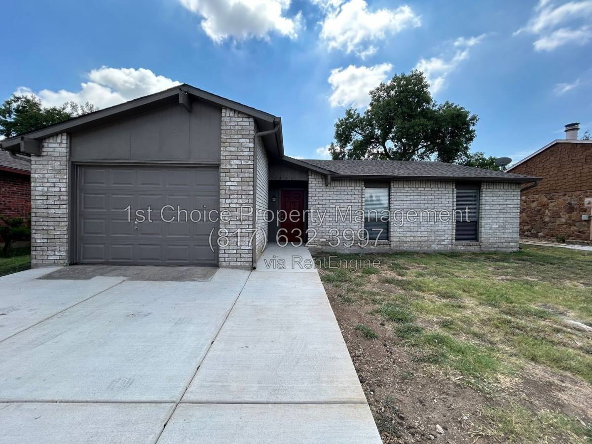 House for rent at 5820 Maiden Lane, Fort Worth, TX 76131