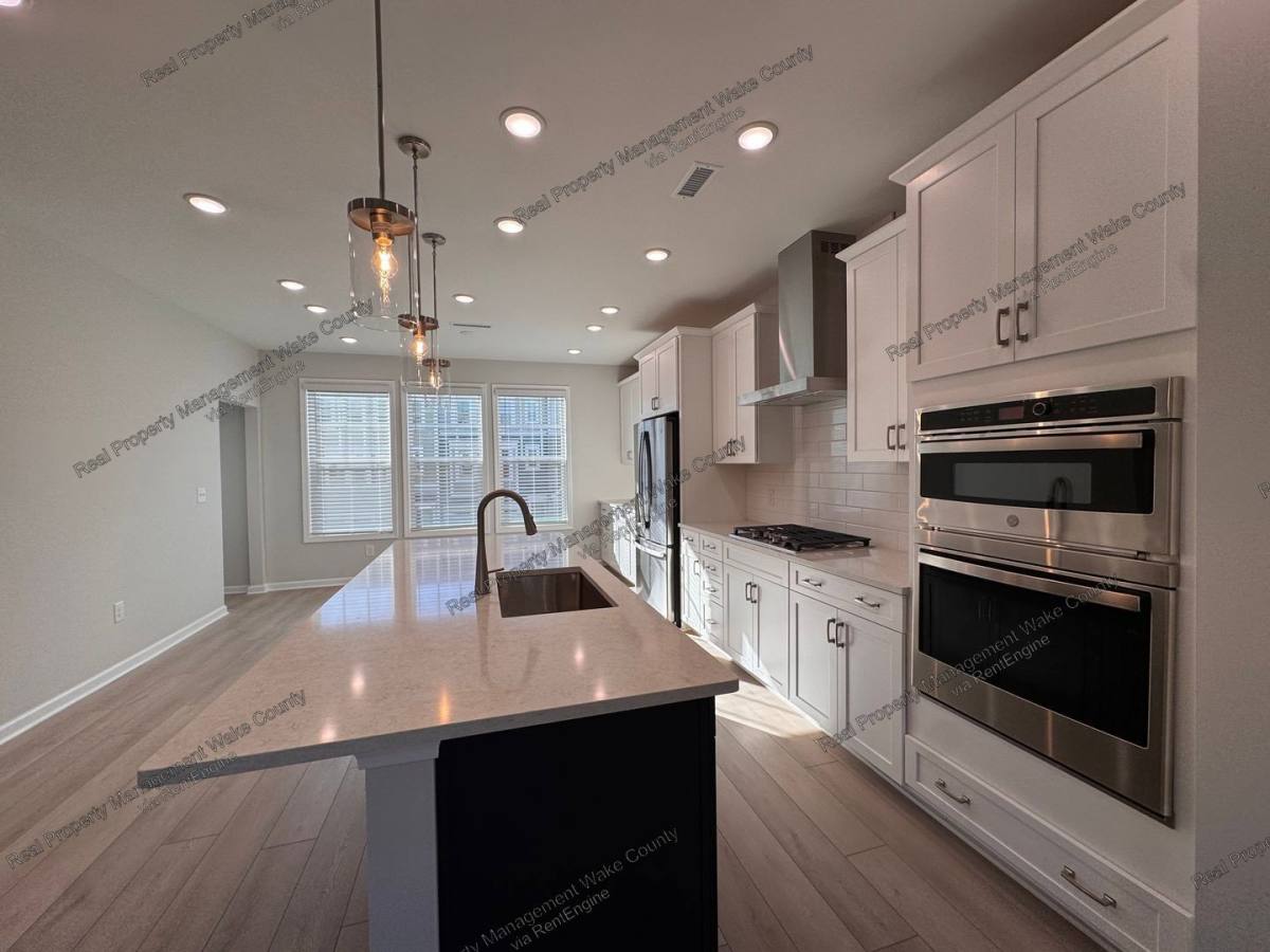 10032 Secluded Garden Dr, Apex, NC 27523 - Townhouse for Rent - Image 2