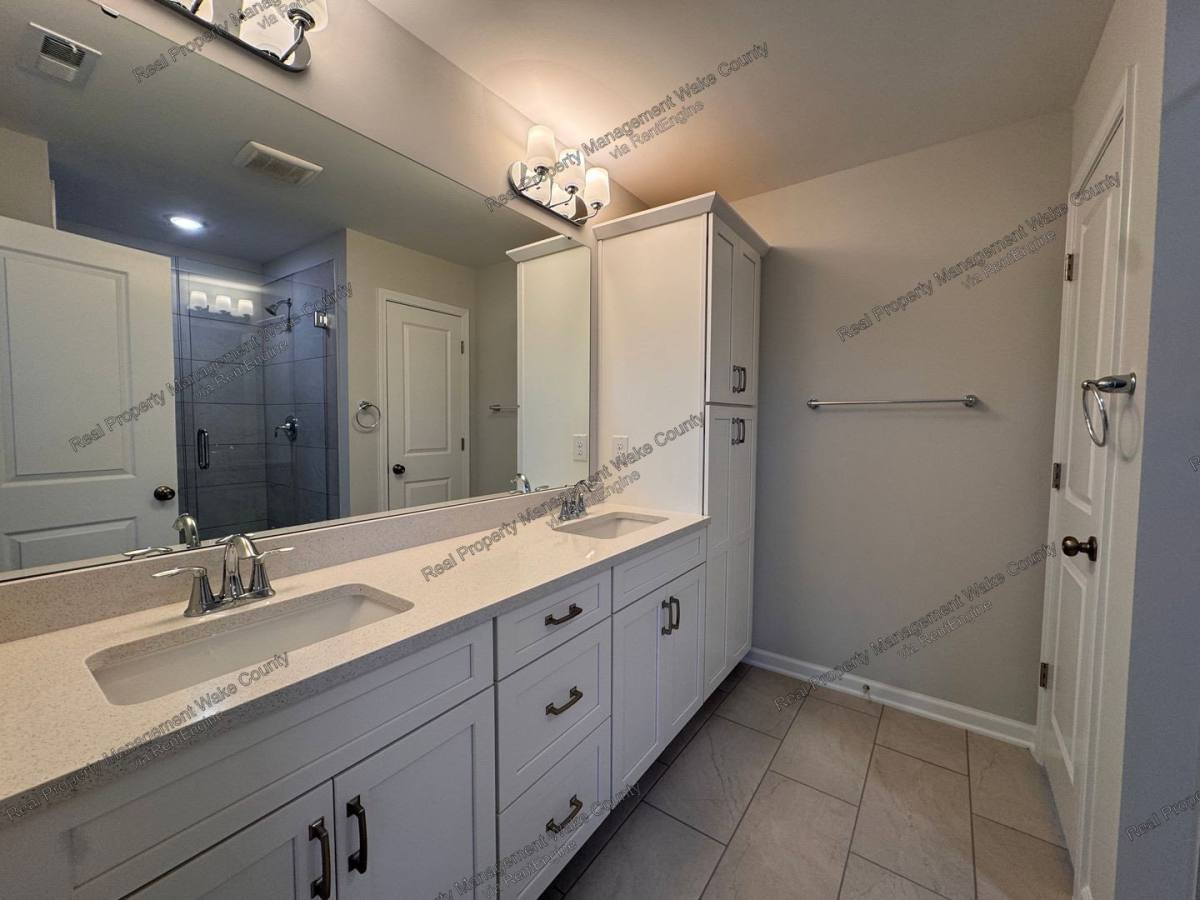 10032 Secluded Garden Dr, Apex, NC 27523 - Townhouse for Rent - Image 8