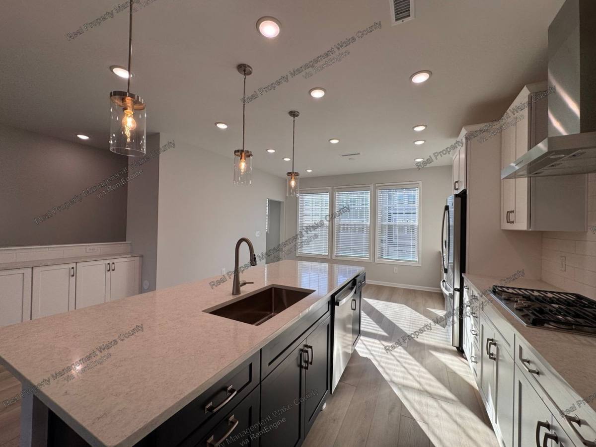 10032 Secluded Garden Dr, Apex, NC 27523 - Townhouse for Rent - Image 3