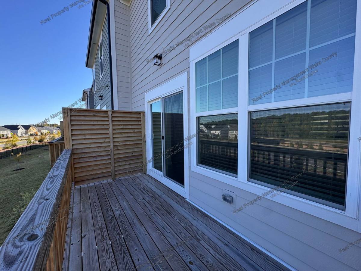 10032 Secluded Garden Dr, Apex, NC 27523 - Townhouse for Rent - Image 4